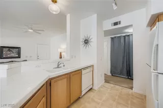 Photo #4: 2721938 Listing 