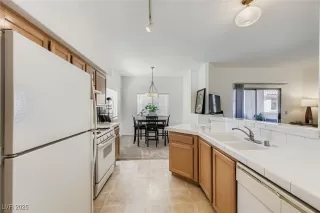 Photo #5: 2721938 Listing 