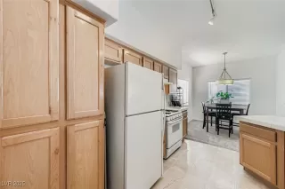 Photo #6: 2721938 Listing 