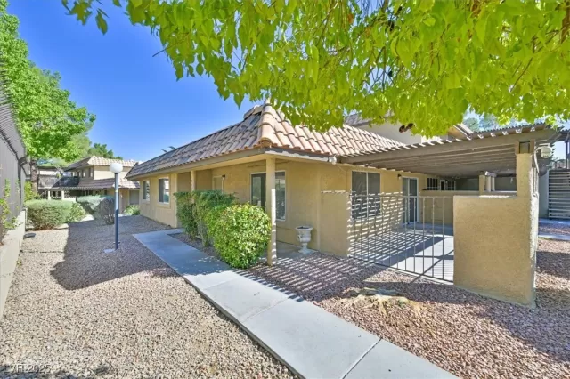 MLS: 2721939 Condo For Sale