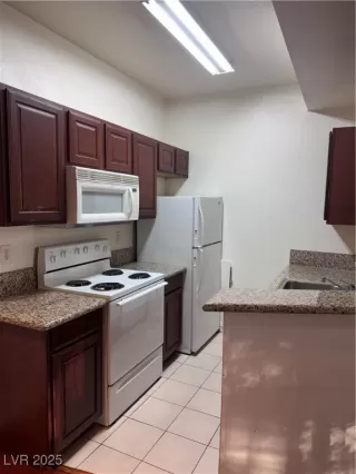 Photo #5: 2721941 Listing 