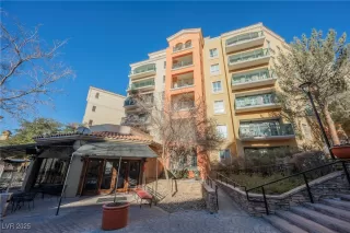 Photo #2: 2721949 Listing