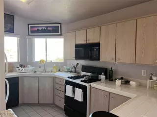 Photo #5: 2721971 Listing 