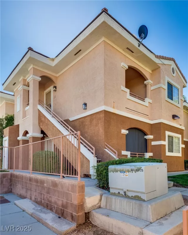 MLS: 2721974 Condo For Sale