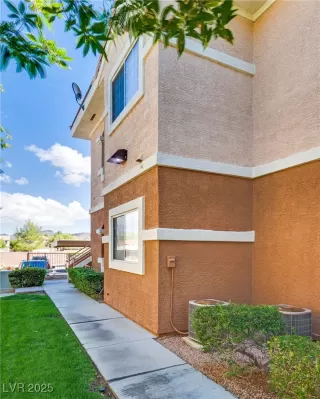 Photo #1: 2721974 Listing 