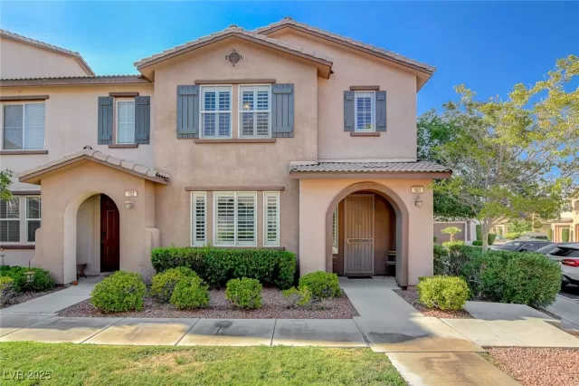 MLS: 2721983 Condo For Sale