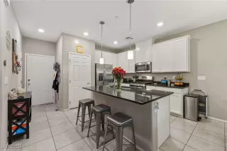 Photo #5: 2721995 Listing 