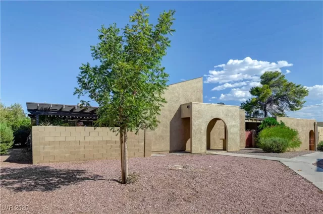 MLS: 2722006 Condo For Sale