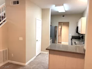 Photo #5: 2722020 Listing 