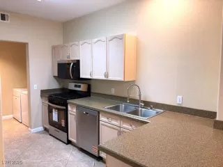 Photo #6: 2722020 Listing 