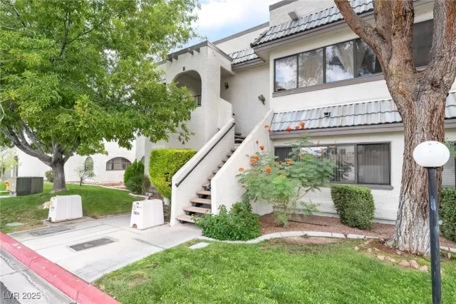 MLS: 2722065 Condo For Sale