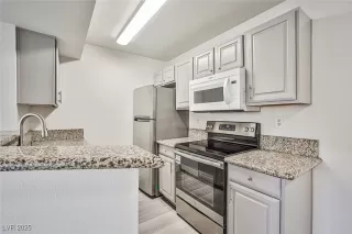 Photo #2: 2722087 Listing 