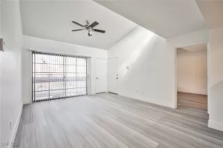 Photo #5: 2722087 Listing 