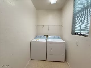 Photo #4: 2722093 Listing 