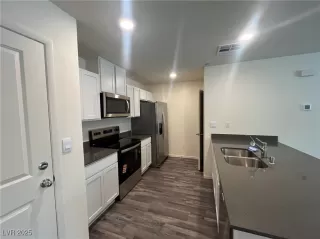 Photo #4: 2722095 Listing 