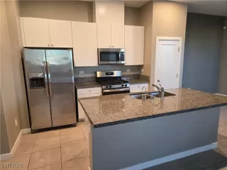 Photo #2: 2722104 Listing