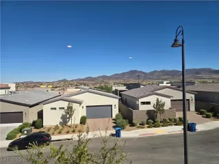 Photo #6: 2722104 Listing