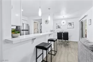 Photo #5: 2722109 Listing 