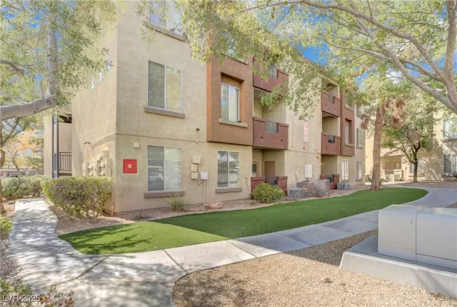 MLS: 2722128 Condo For Sale