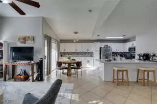 Photo #1: 2722141 Listing