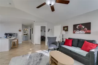 Photo #4: 2722141 Listing