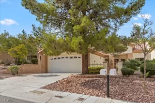 Photo #3: 2722148 Listing