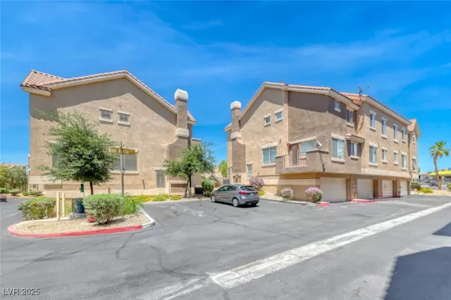 MLS: 2722165 Condo For Sale