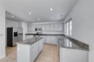 Photo #5: 2722165 Listing