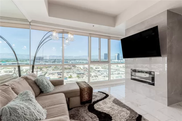 MLS: 2722184 Condo For Sale