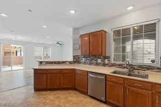 Photo #5: 2722202 Listing 