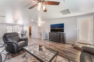 Photo #3: 2722239 Listing