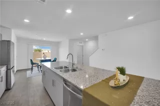 Photo #2: 2722268 Listing 