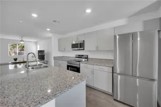 Photo #3: 2722268 Listing 