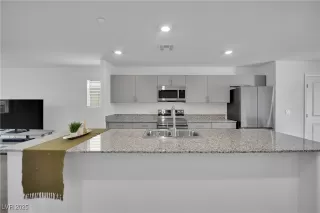 Photo #4: 2722268 Listing 