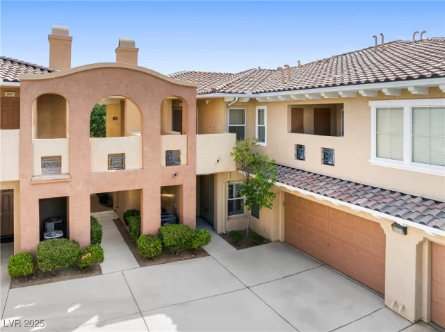 MLS: 2722285 Condo For Sale