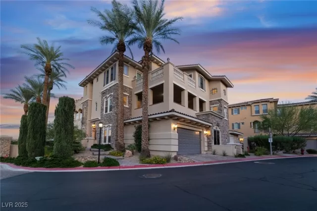 MLS: 2722289 Condo For Sale