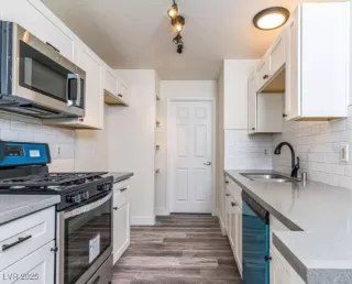Photo #3: 2722359 Listing 