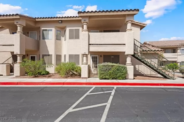 MLS: 2722443 Condo For Sale