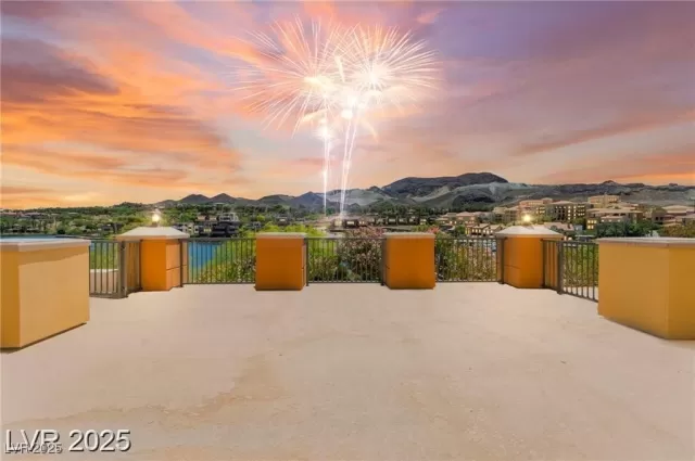 MLS: 2722452 Condo For Sale