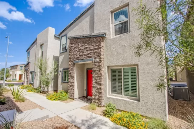 MLS: 2722456 Condo For Sale