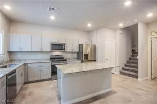 Photo #3: 2722456 Listing 