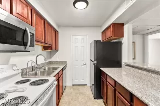 Photo #1: 2722540 Listing 