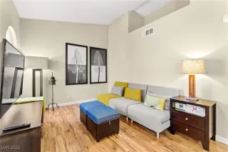 Photo #1: 2722567 Listing 