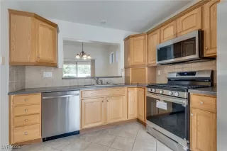 Photo #3: 2722576 Listing 