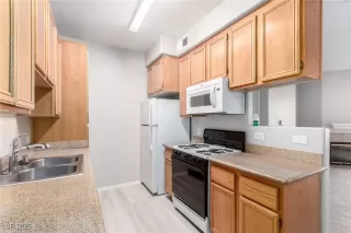 Photo #3: 2722588 Listing 