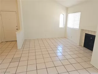 Photo #5: 2722590 Listing 