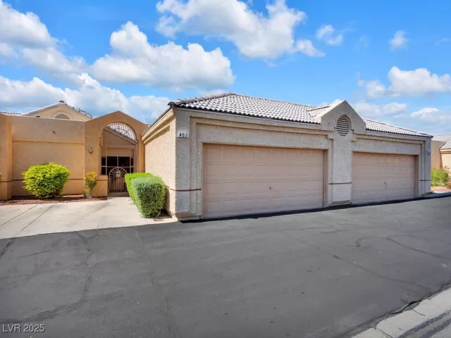 MLS: 2722597 Condo For Sale