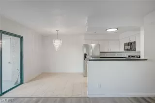 Photo #3: 2722628 Listing 