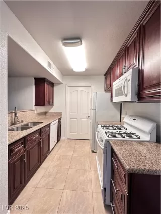 Photo #3: 2722634 Listing 