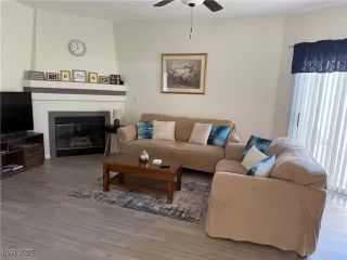 Photo #4: 2722643 Listing